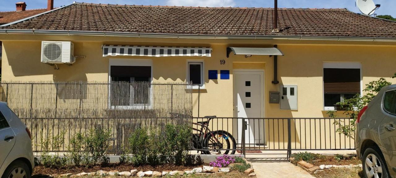 Lory Apartment Pula Exterior photo